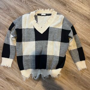 Main Strip Black and Cream Checkered V-Neck Sweater